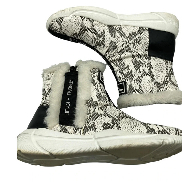 Kendall + Kylie Snakeskin Bootie Sz: 8-8.5 / 39 - Picture 5 of 9